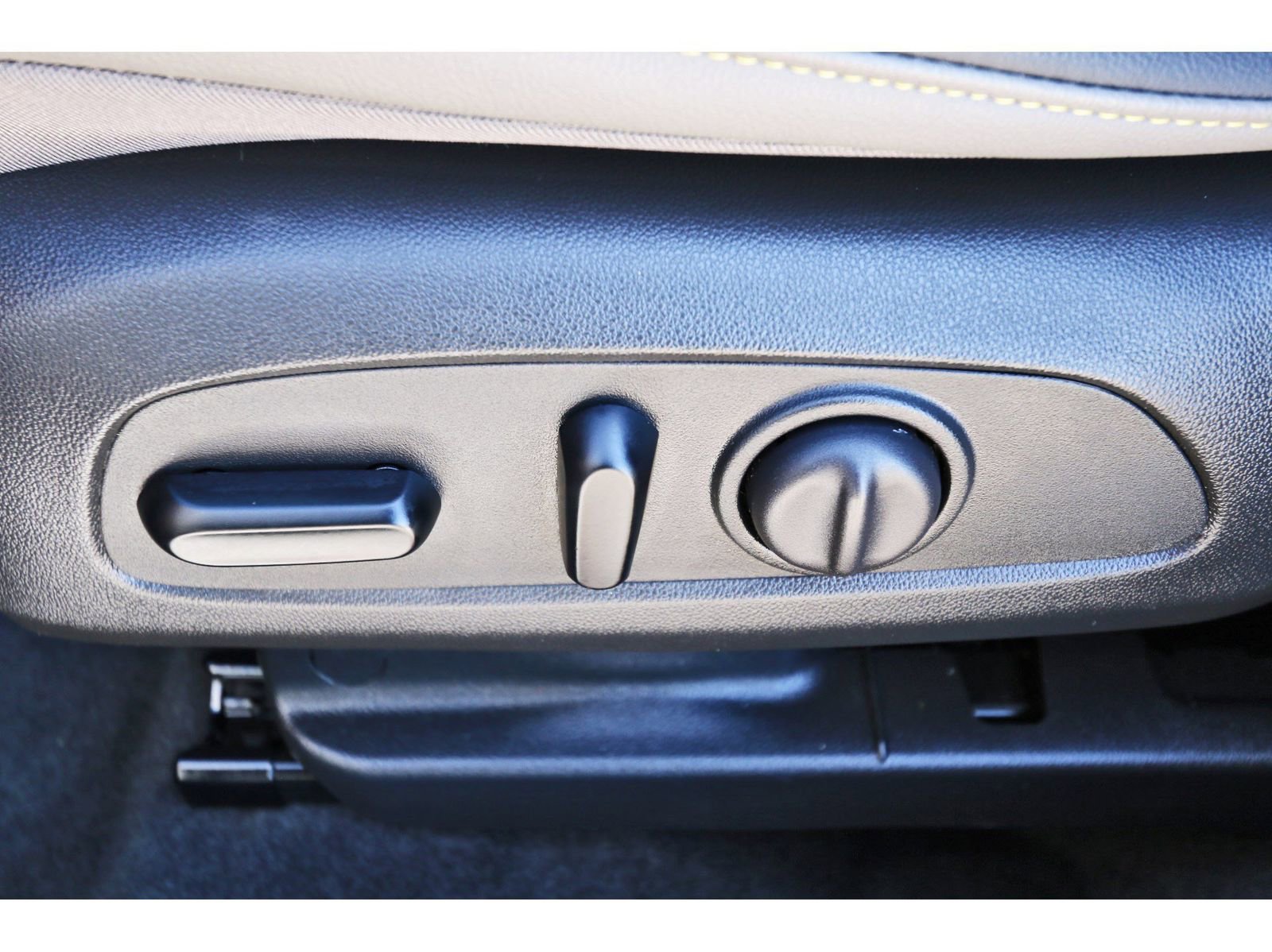 Used 2024 Chevrolet Trax ACTIV w/ Driver Confidence Package image 30