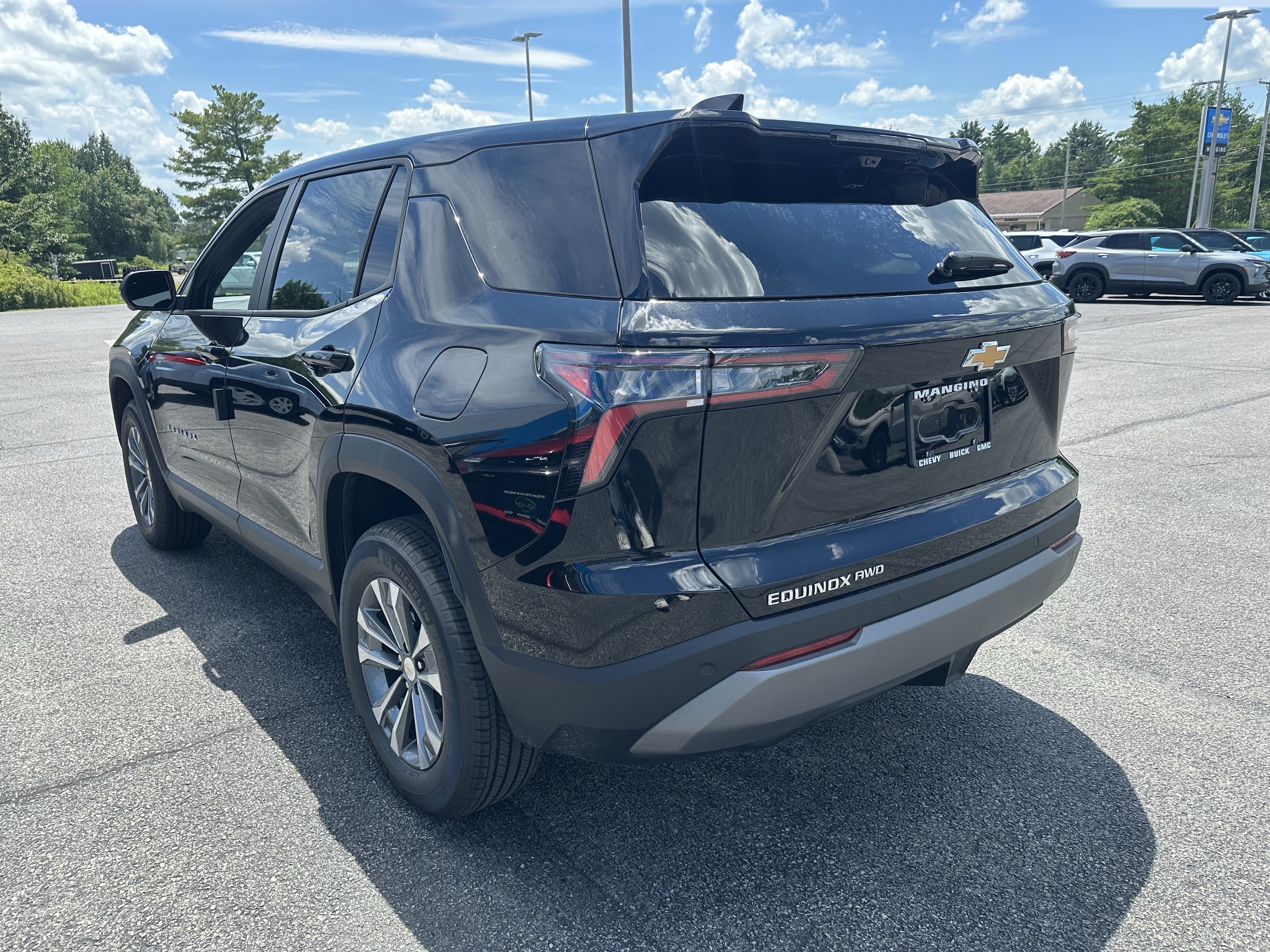 New 2026 Chevrolet Equinox LT w/ Convenience Package II AWD/4WD image 4