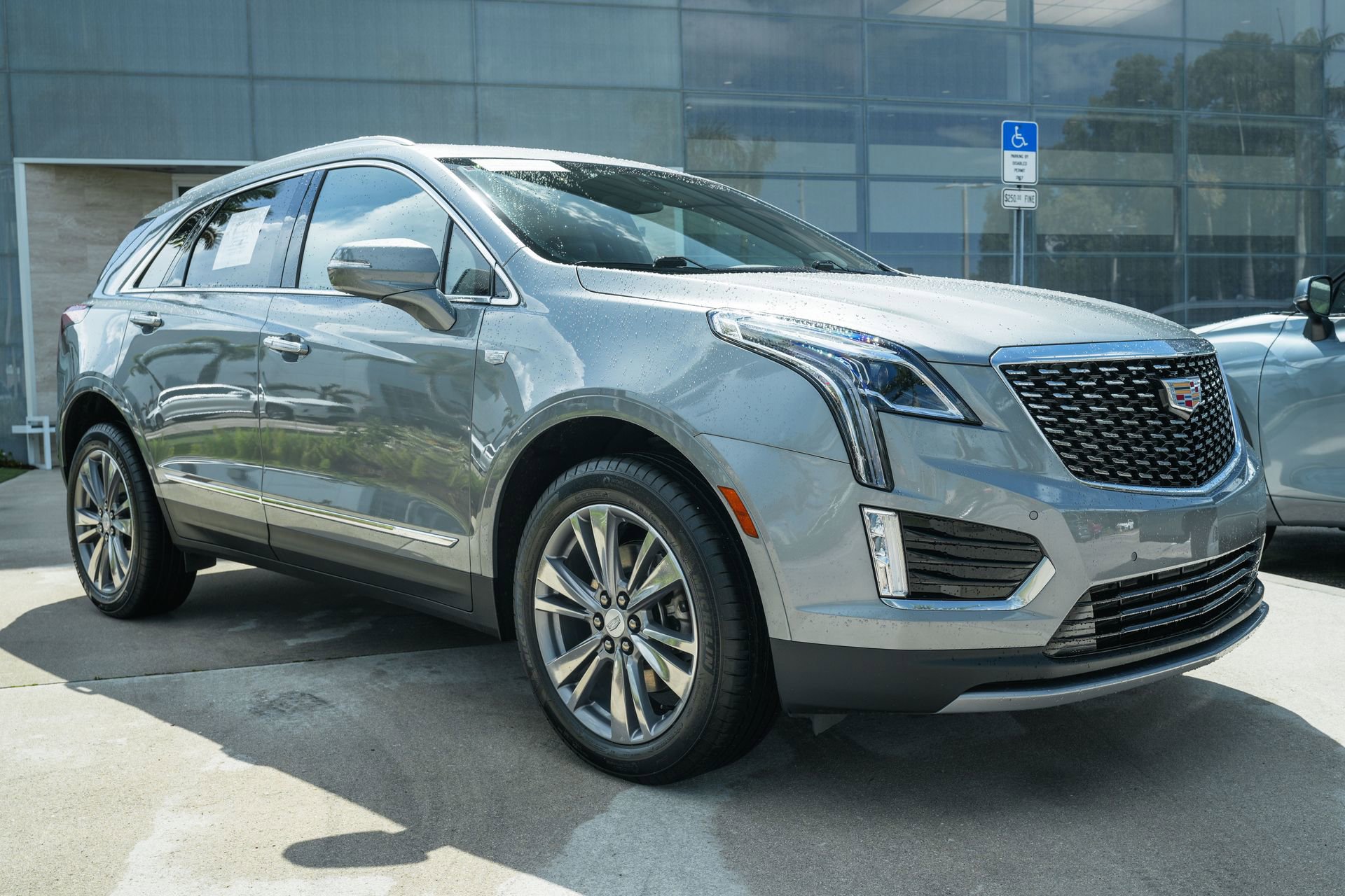 Used 2025 Cadillac XT5 Premium Luxury image 3