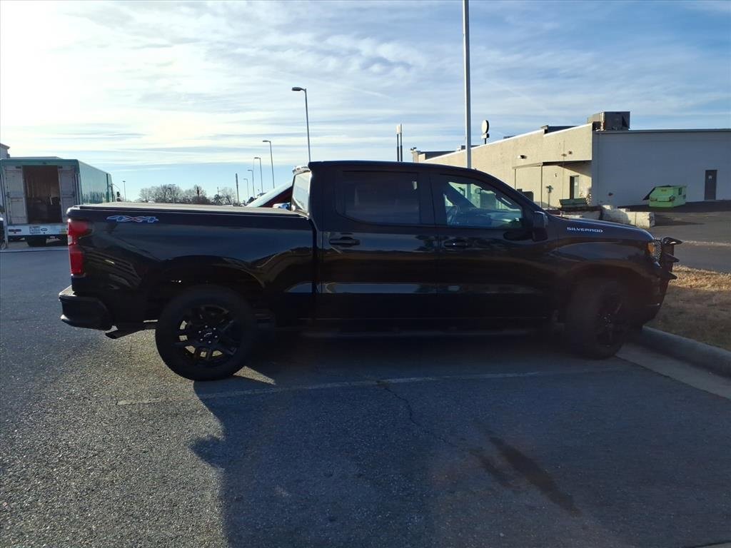 Used 2023 Chevrolet Silverado 1500 RST image 2