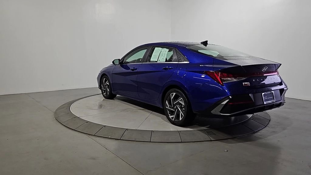 Certified 2024 Hyundai Elantra SEL w/ Convenience Package image 3