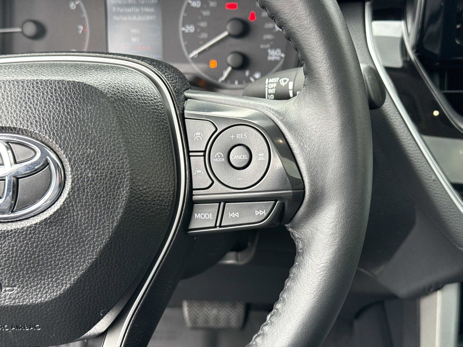 Used 2025 Toyota Corolla Cross LE w/ Moonroof Package image 10