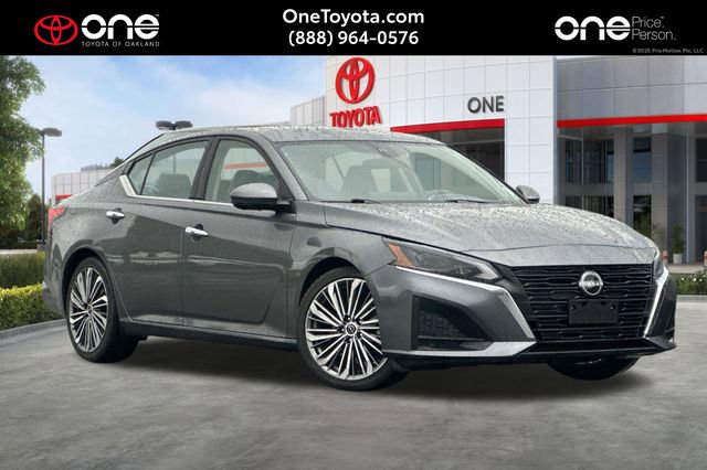 Used 2023 Nissan Altima 2.5 SL image 1
