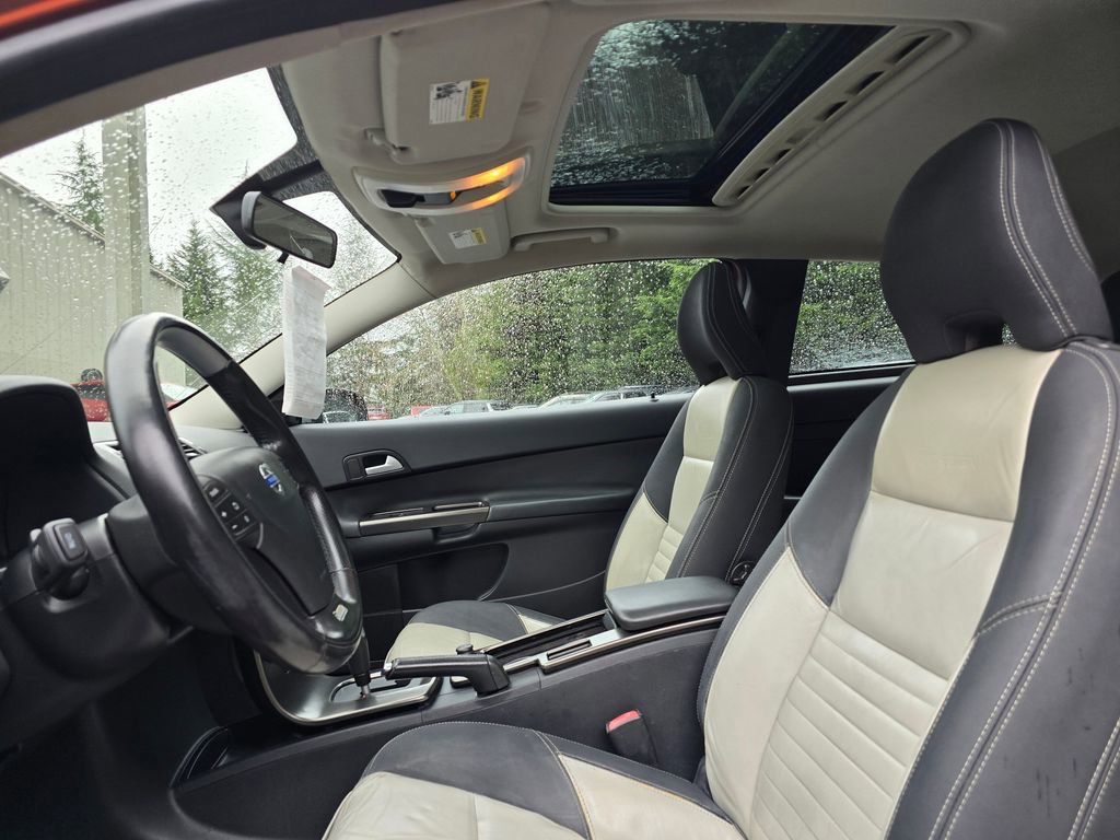 Used 2011 Volvo C30 T5 R-Design image 2