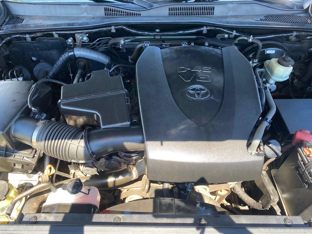 Used 2017 Toyota Tacoma SR5 RWD image 28