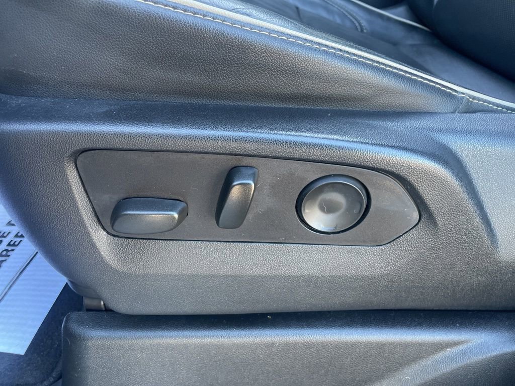 Used 2021 Chevrolet Suburban Premier w/ Premium Package image 32