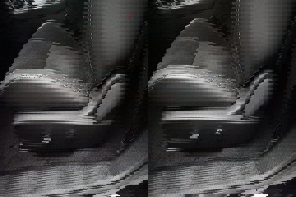 Used 2023 Dodge Challenger R/T w/ Plus Package image 28