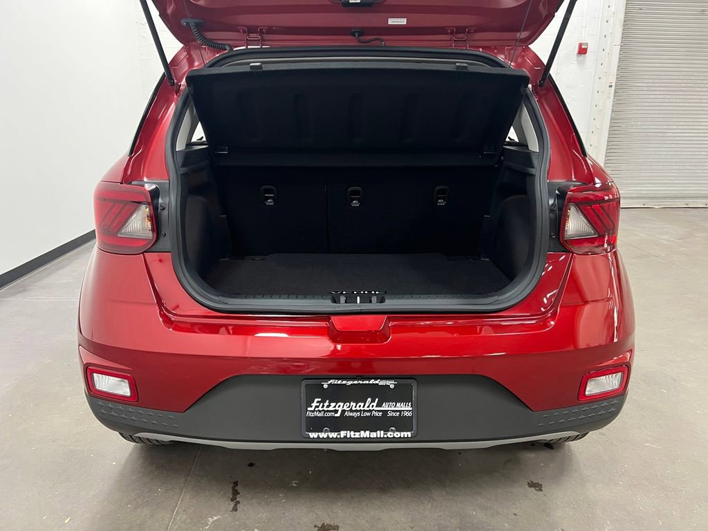 Used 2025 Hyundai Venue Limited image 15