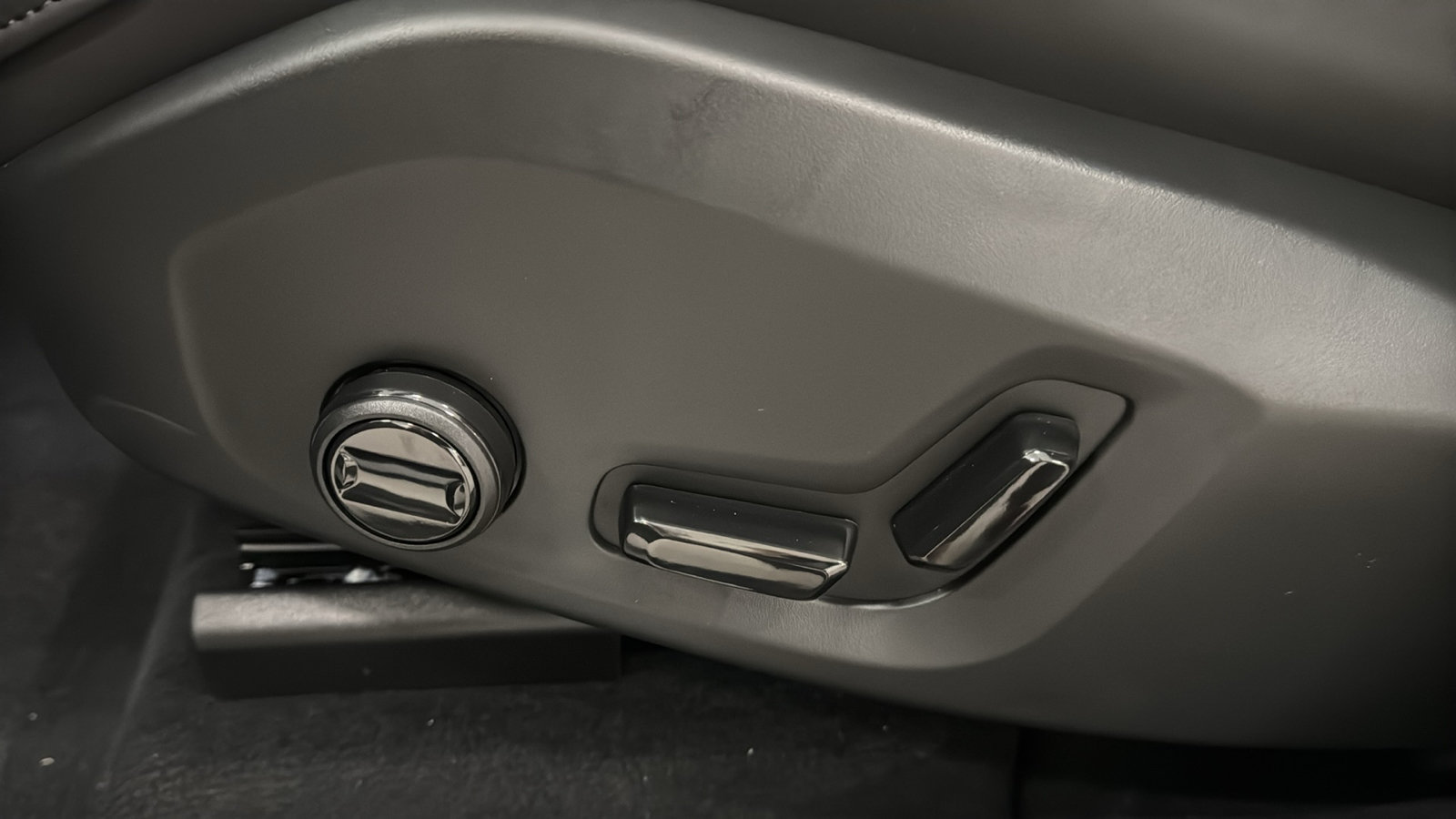 New 2027 Volvo XC60 B5 Plus AWD/4WD image 24