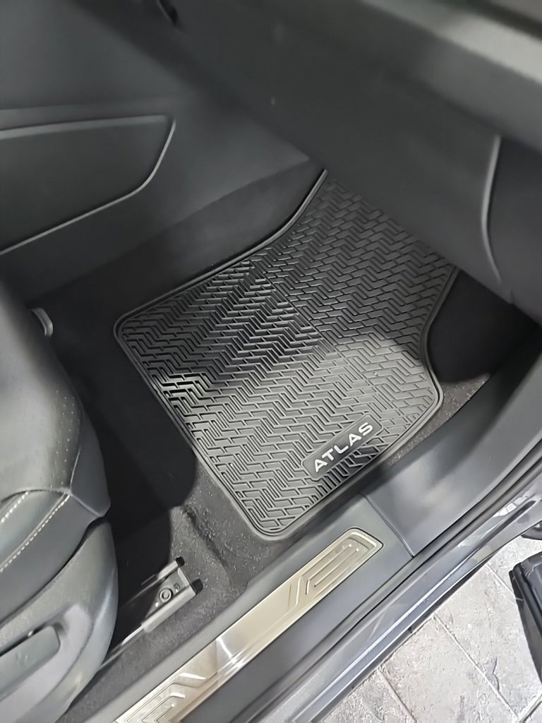 Used 2023 Volkswagen Atlas SE image 14