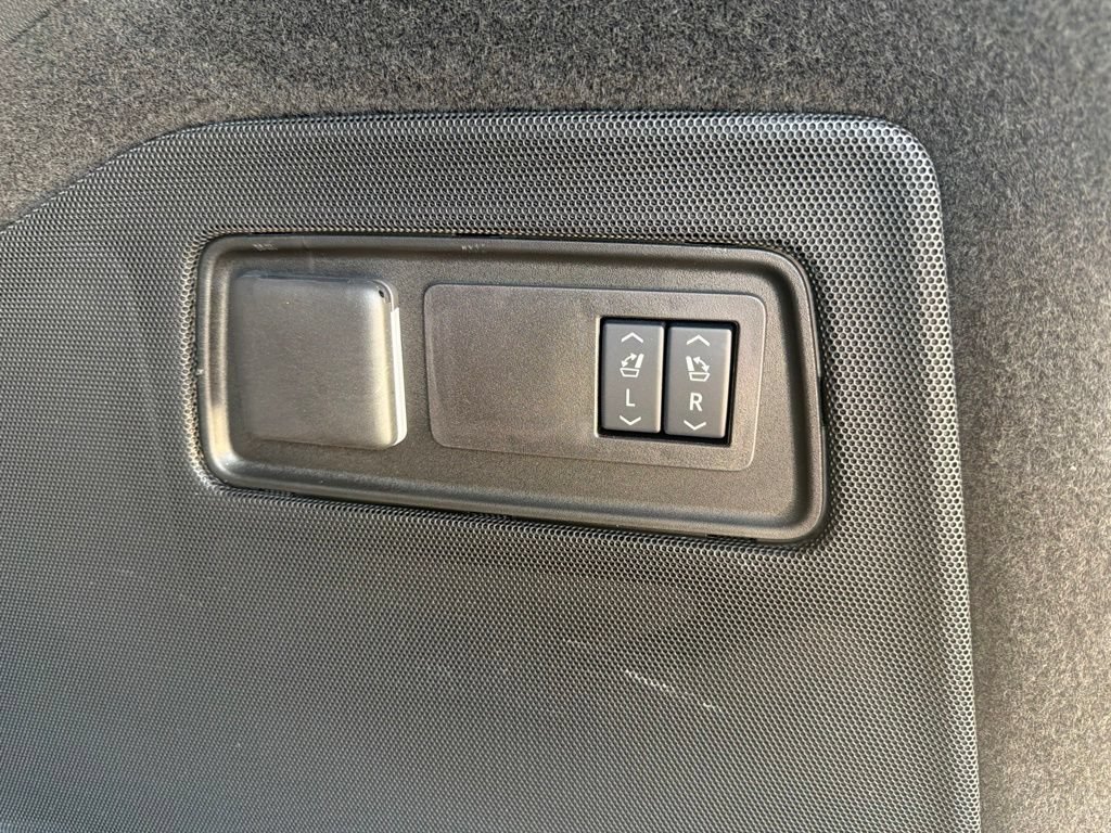 Used 2026 Cadillac Escalade V AWD/4WD image 27