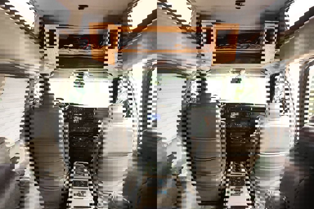 Used 2018 GMC Savana 2500 Extended w/ Enhanced Convenience Package image 27