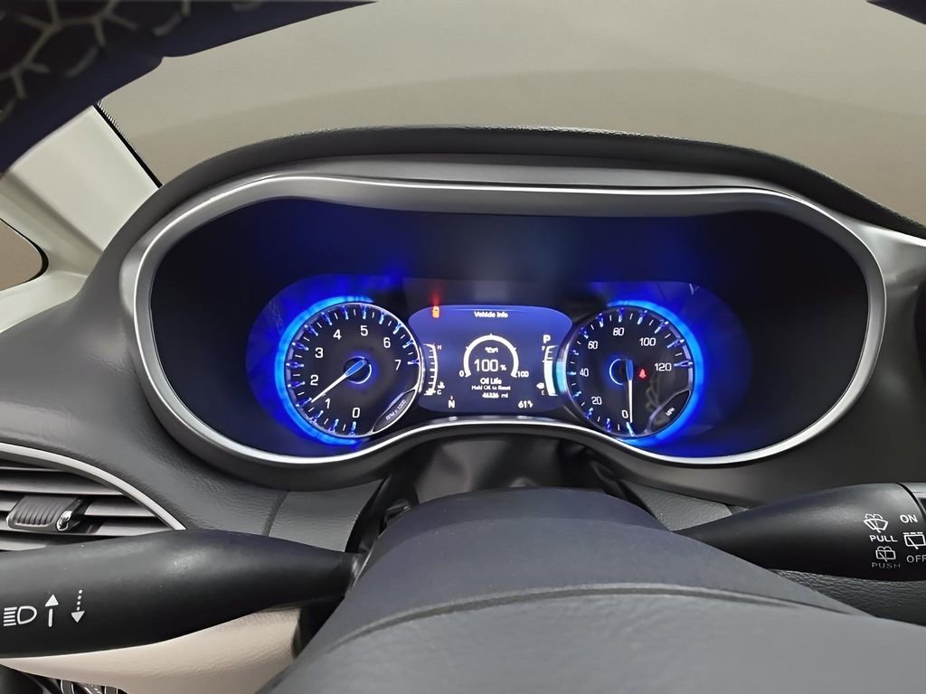 Used 2024 Chrysler Pacifica Touring-L image 29