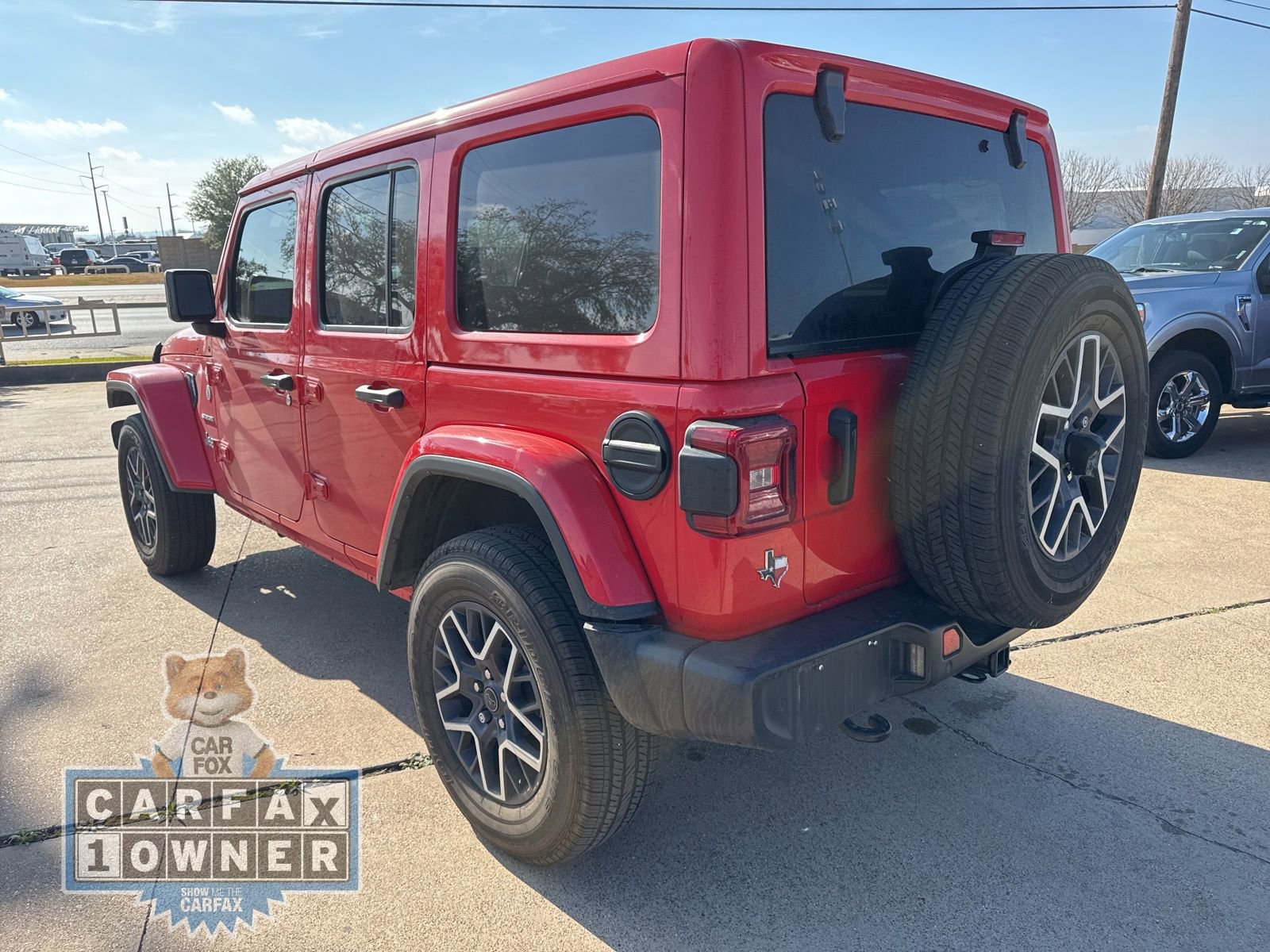 Used 2024 Jeep Wrangler Sahara w/ Technology Group image 5