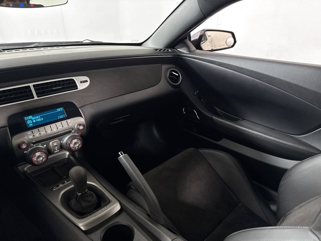 Used 2015 Chevrolet Camaro Z/28 RWD image 23