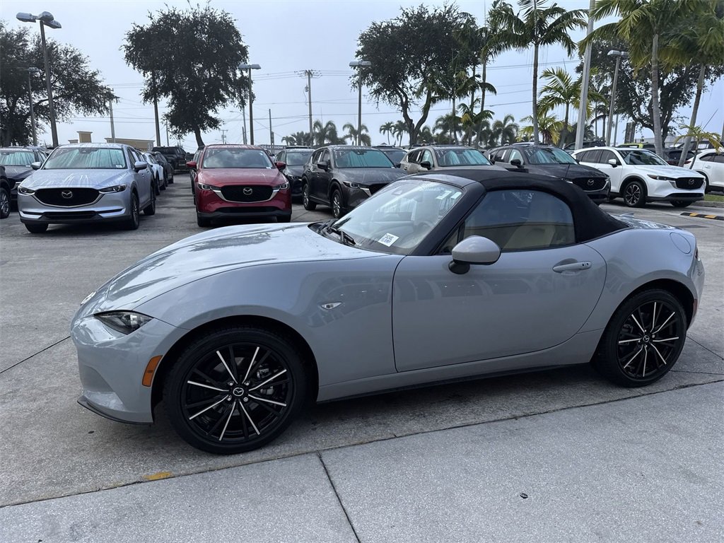Used 2024 MAZDA MX-5 Miata Grand Touring w/ Weather Package image 11