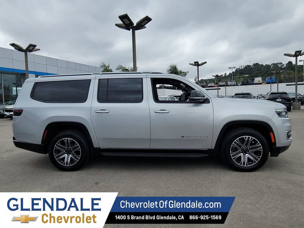 Used 2024 Jeep Wagoneer L Series II RWD image 11