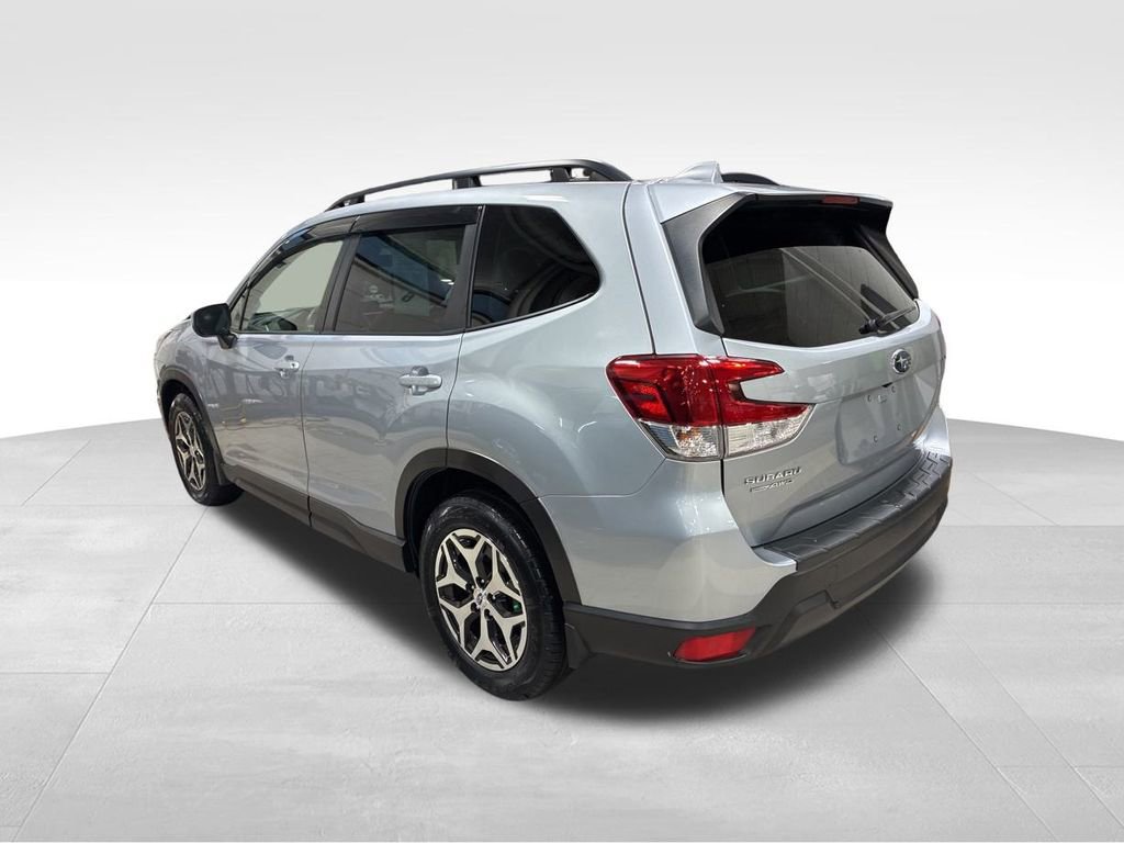 Used 2022 Subaru Forester Premium image 6