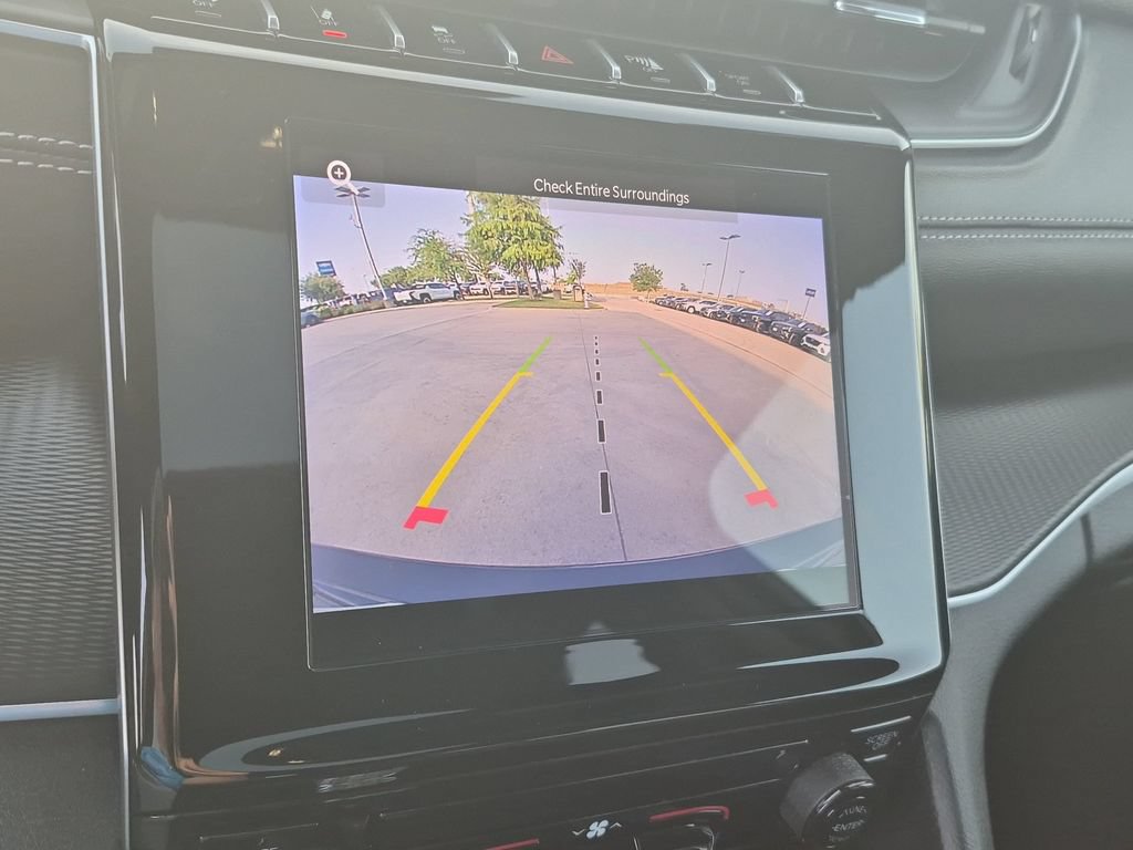 Used 2025 Jeep Grand Cherokee Laredo X RWD image 17