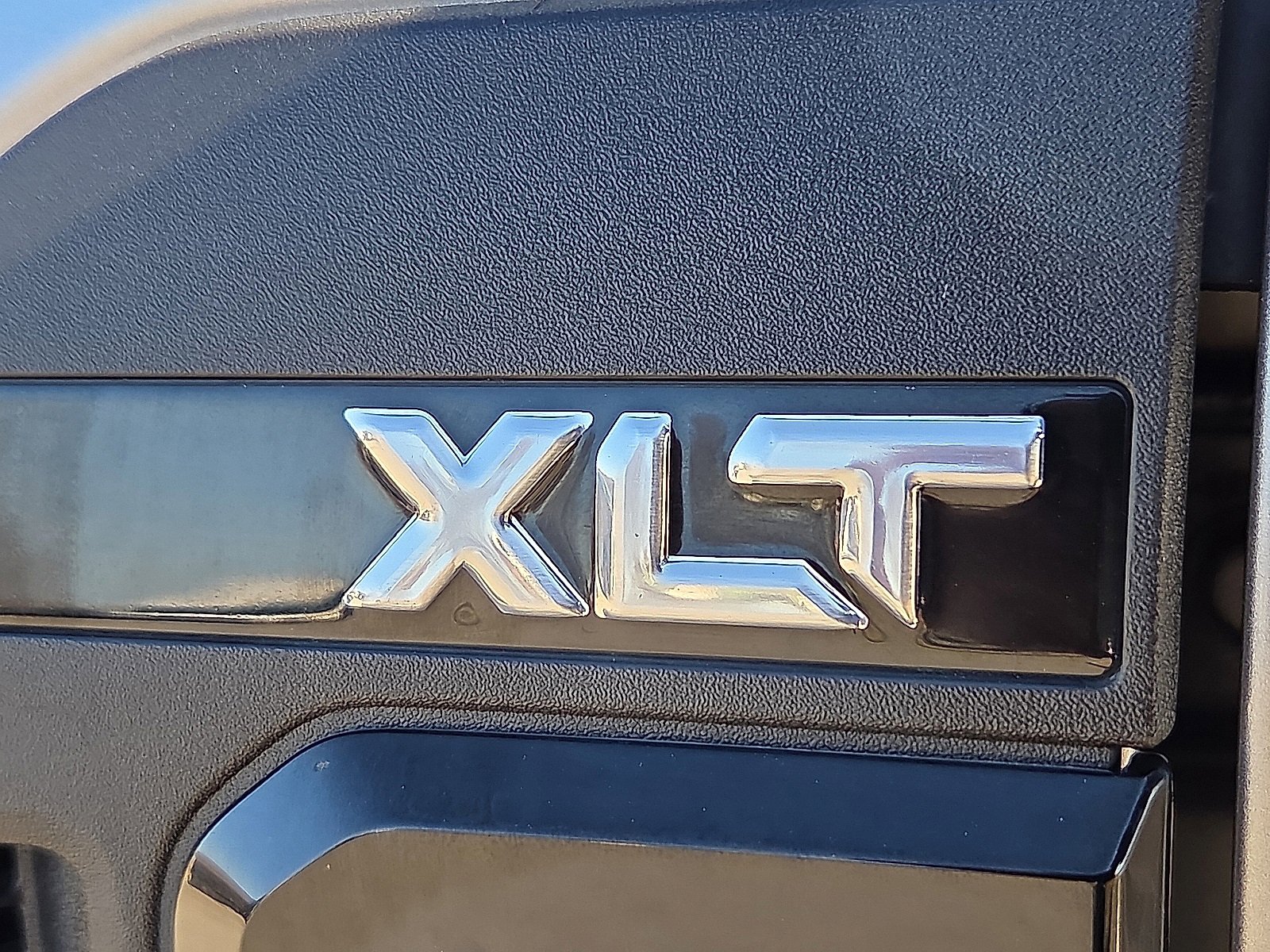 Used 2023 Ford F250 XLT w/ Black Appearance Package image 9