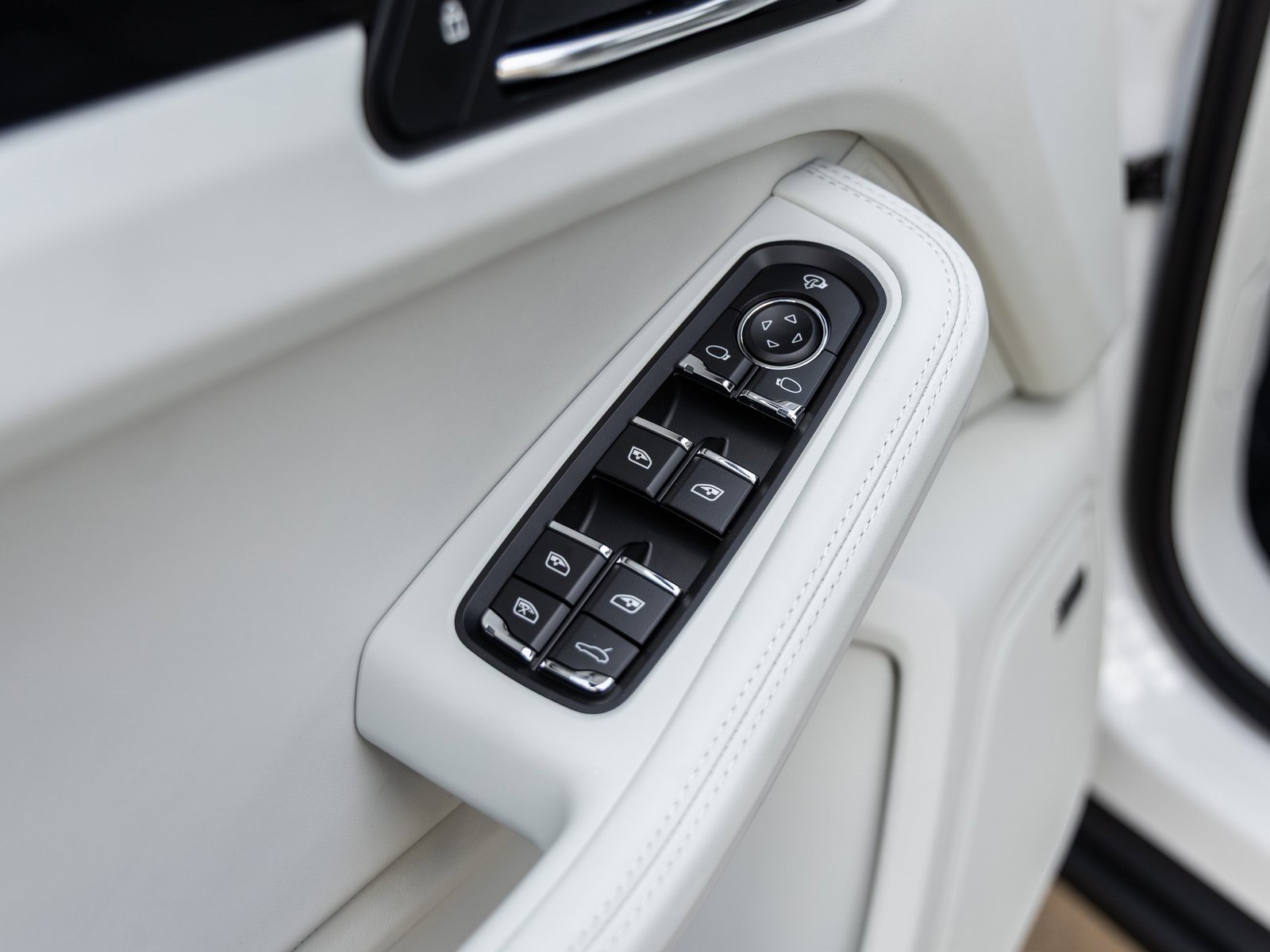 New 2026 Porsche Macan S image 24