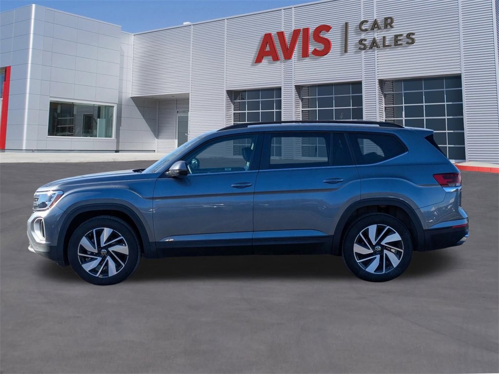 Used 2025 Volkswagen Atlas SE image 2