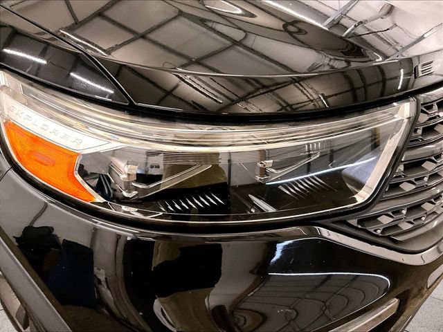 Used 2021 Ford Explorer XLT w/ Equipment Group 202A AWD/4WD image 27