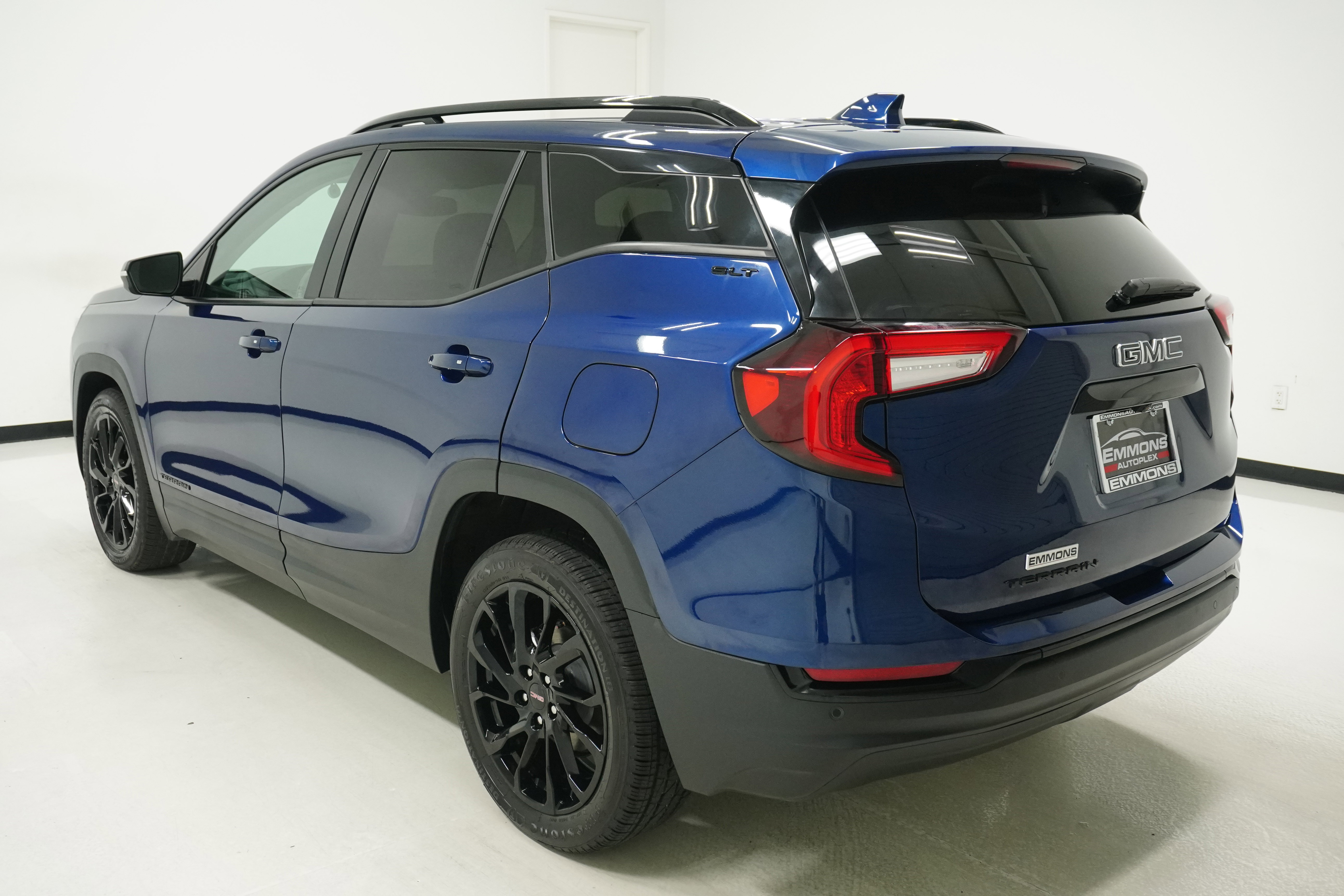 Used 2023 GMC Terrain SLT w/ Tech Package image 6