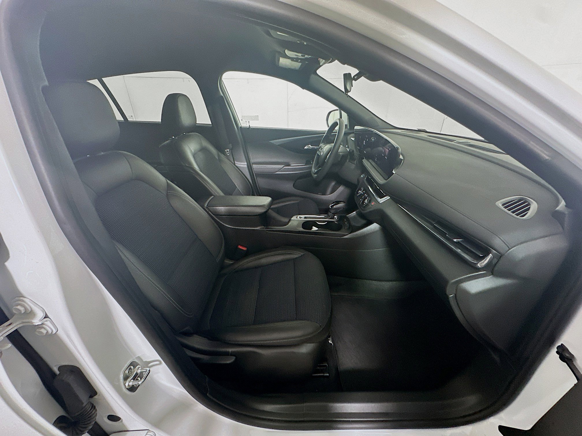 Used 2025 Buick Envista Preferred FWD image 31