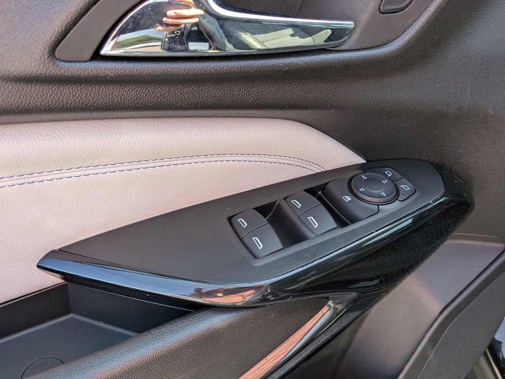 Used 2025 Chevrolet Trax LT w/ LT Convenience Package image 13