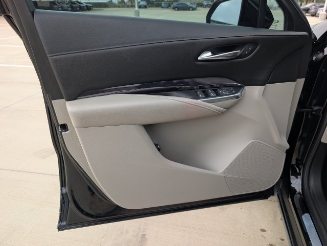 Used 2022 Cadillac XT4 Luxury w/ Cold Weather Package FWD image 22
