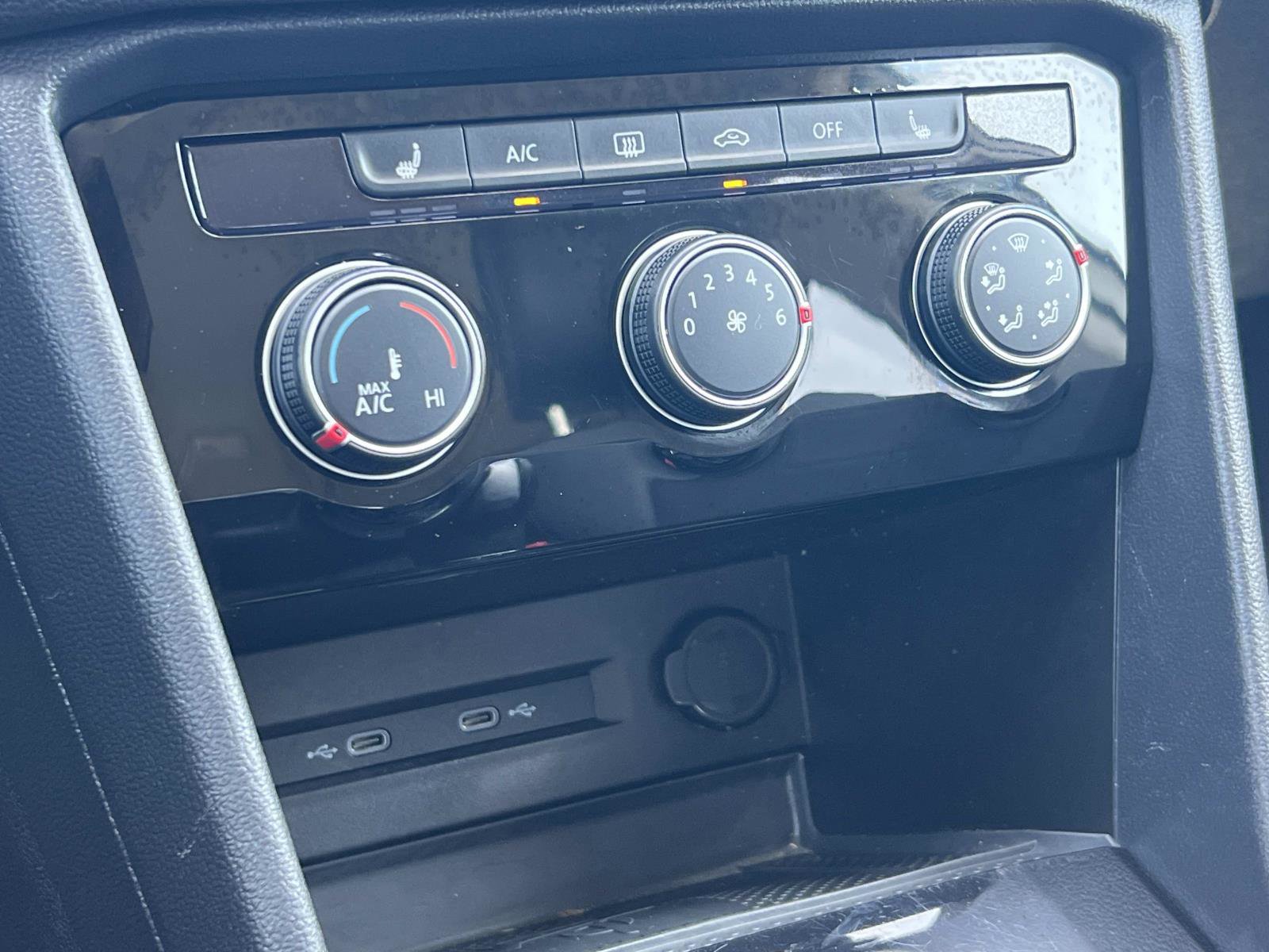 Certified 2023 Volkswagen Taos SE FWD image 15