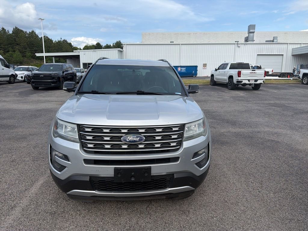 Used 2016 Ford Explorer XLT w/ Equipment Group 202A FWD image 13