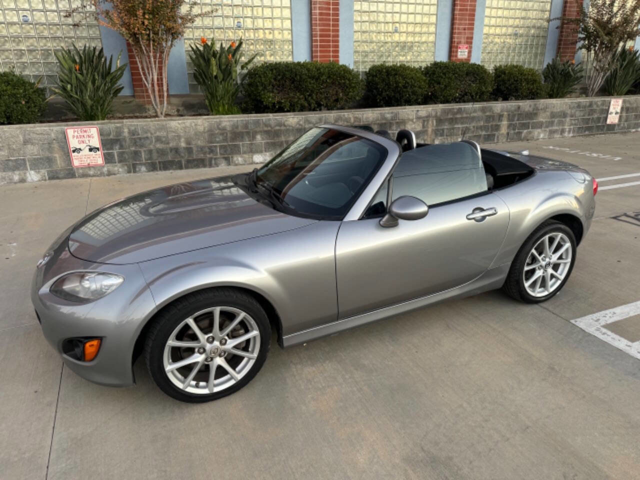 Used 2010 MAZDA MX-5 Miata Grand Touring w/ Premium Pkg image 27