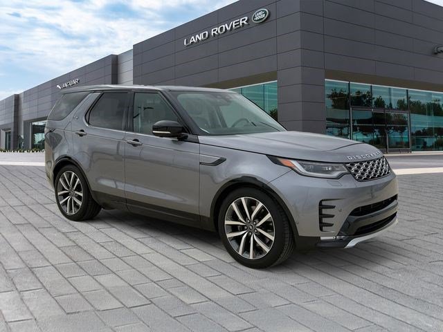 Used 2025 Land Rover Discovery Metropolitan Edition AWD/4WD image 7