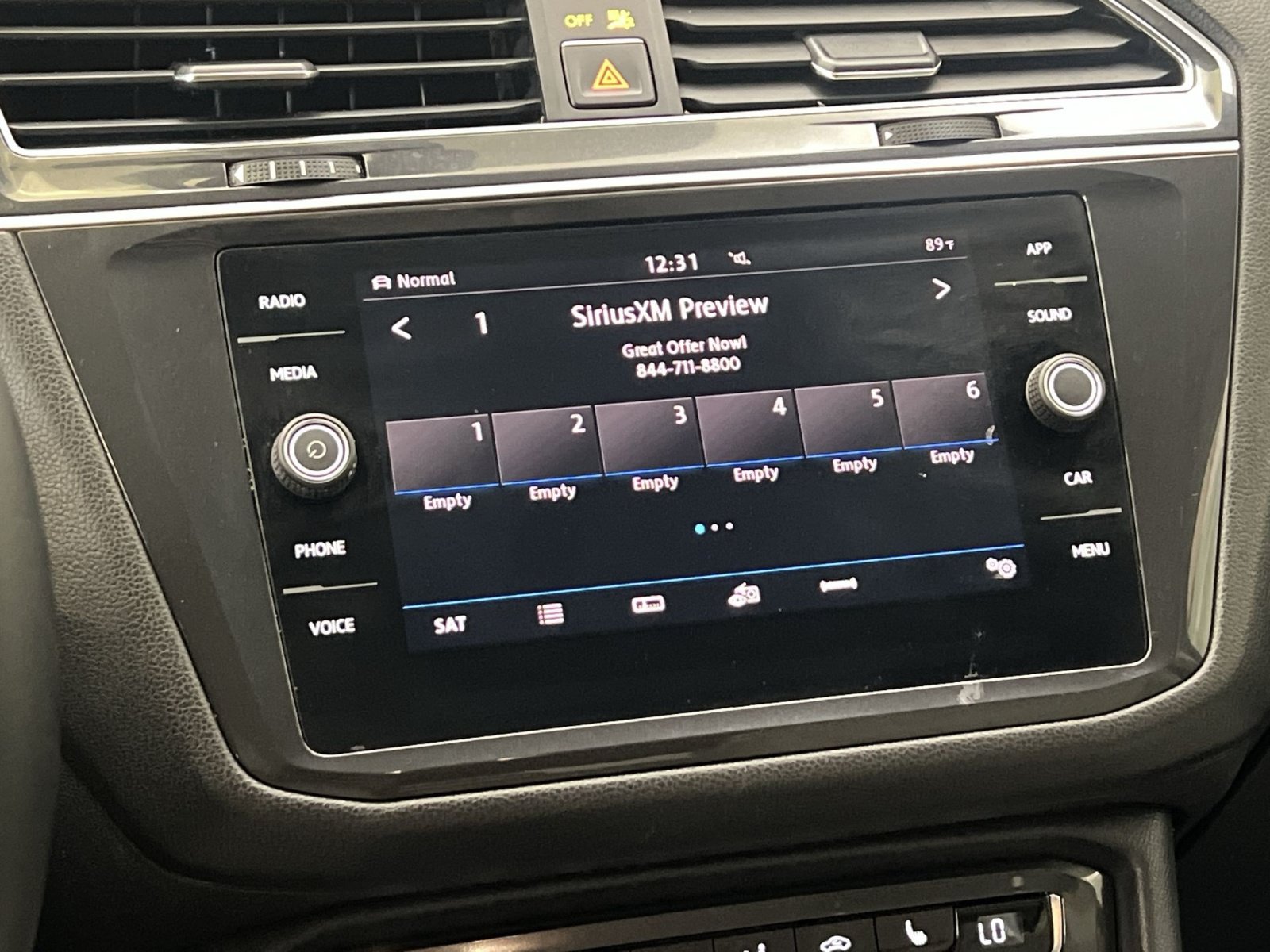 Used 2018 Volkswagen Tiguan SE AWD/4WD image 17