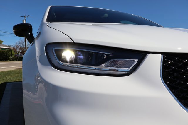 New 2026 Chrysler Pacifica Select image 4