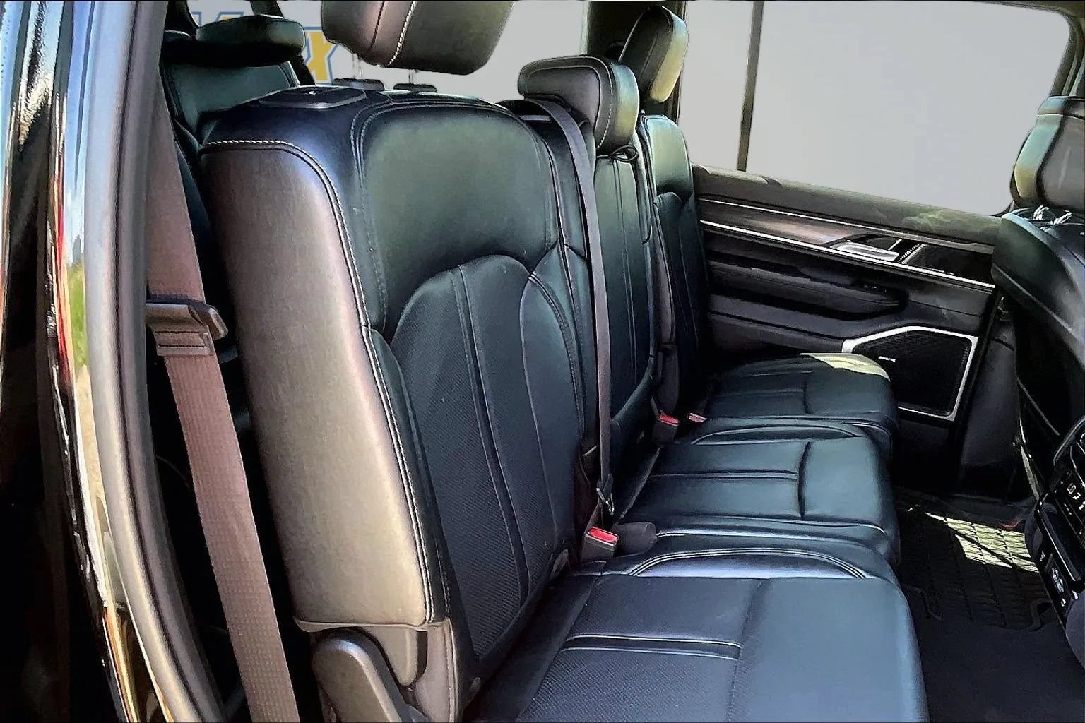 Used 2024 Jeep Wagoneer L Series II w/ Flexible Seating Group AWD/4WD image 29