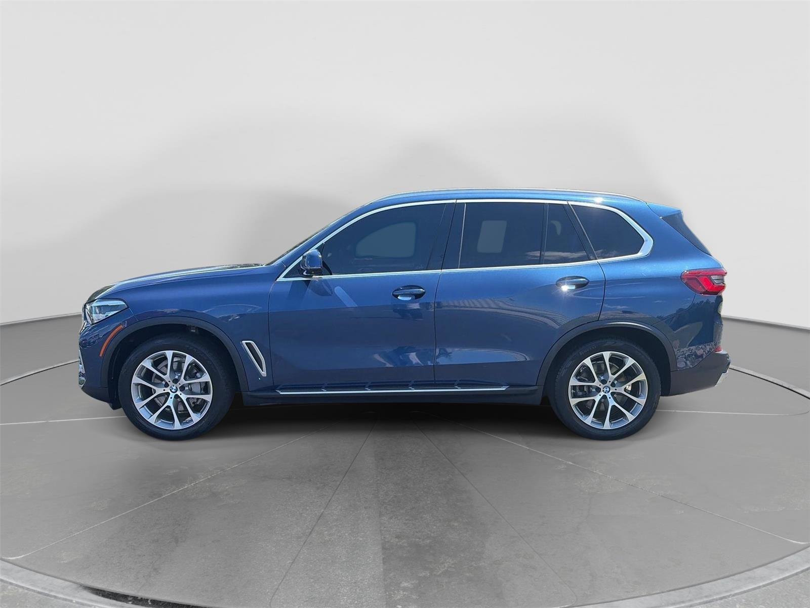 Used 2019 BMW X5 xDrive40i w/ Convenience Package AWD/4WD image 2