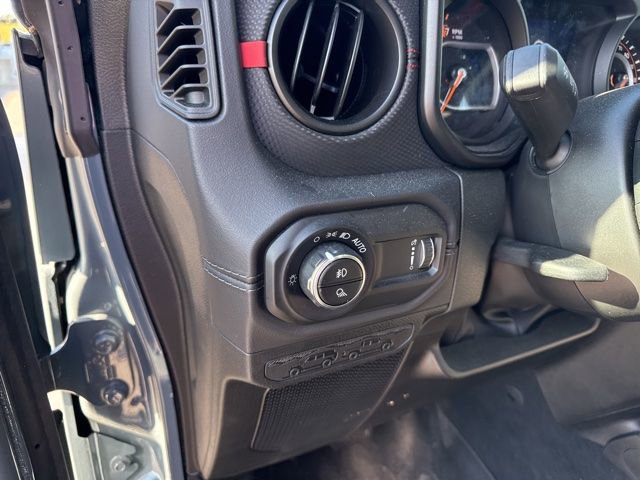 Used 2024 Jeep Gladiator Rubicon w/ Technology Group AWD/4WD image 9