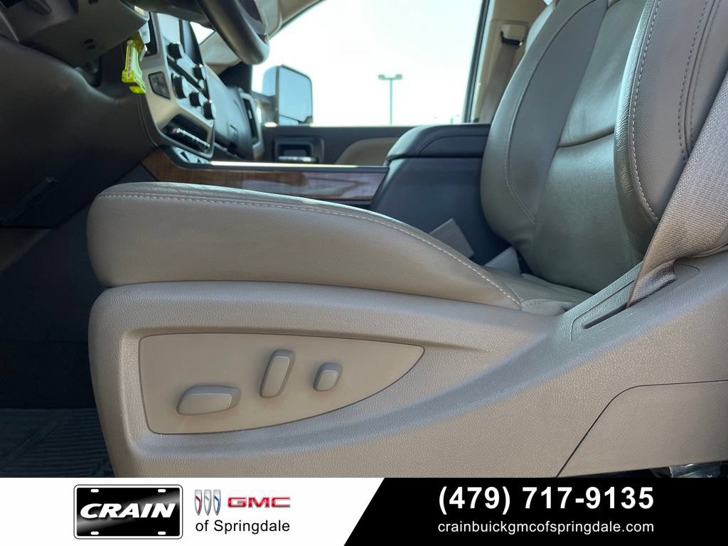 Used 2016 GMC Sierra 2500 SLT w/ Duramax Plus Package AWD/4WD image 11