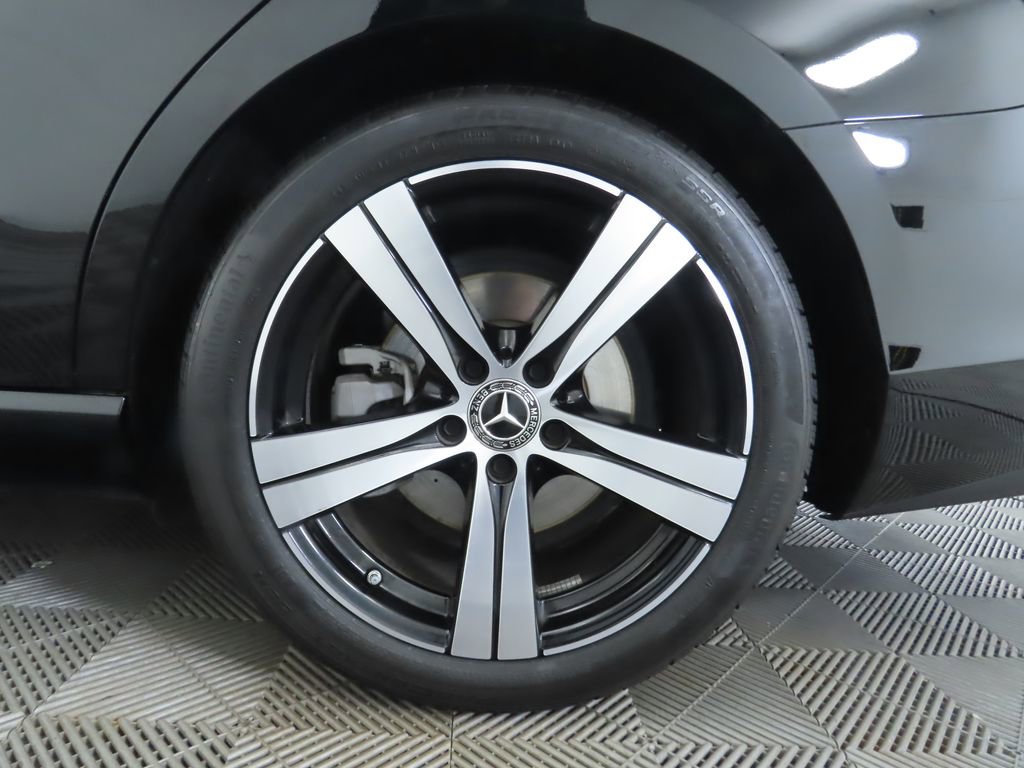 Used 2025 Mercedes-Benz C 300 4MATIC Sedan image 31