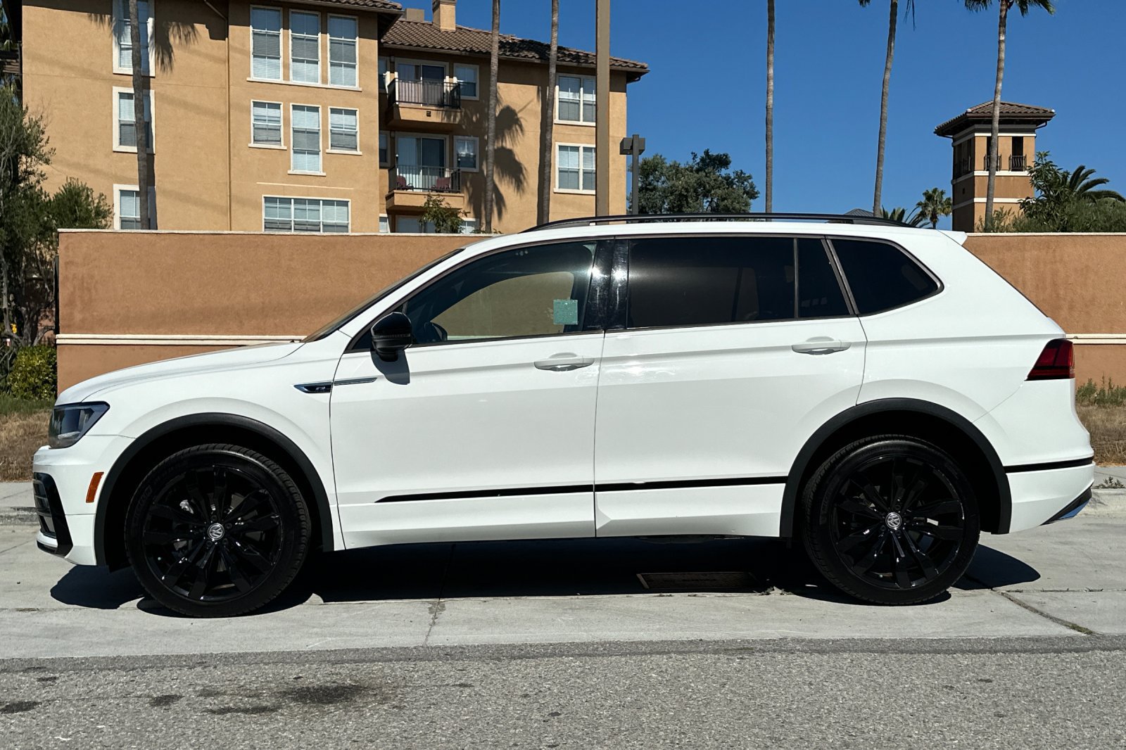 Used 2021 Volkswagen Tiguan SE R-Line w/ 3rd Row Seat Package AWD/4WD image 7