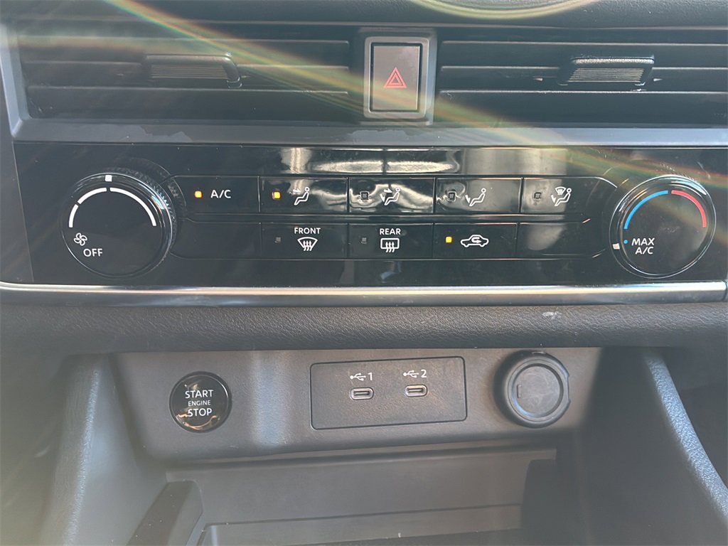 Used 2024 Nissan Rogue S image 11