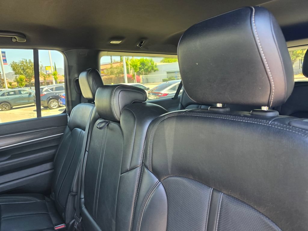 Certified 2024 Jeep Wagoneer L Series II w/ Flexible Seating Group RWD image 16