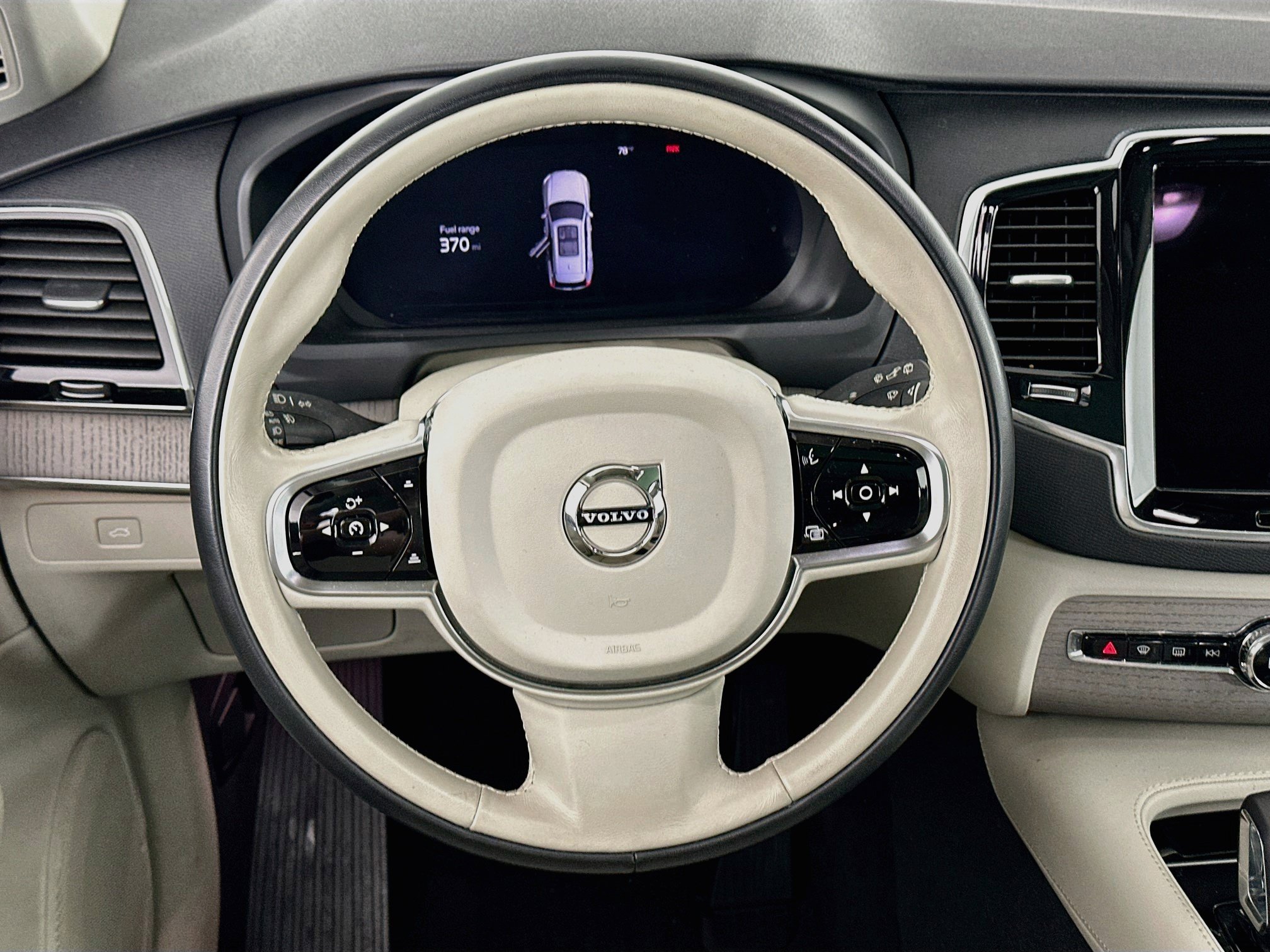 Used 2025 Volvo XC90 B6 Plus w/ Protection Package Premier AWD/4WD image 18