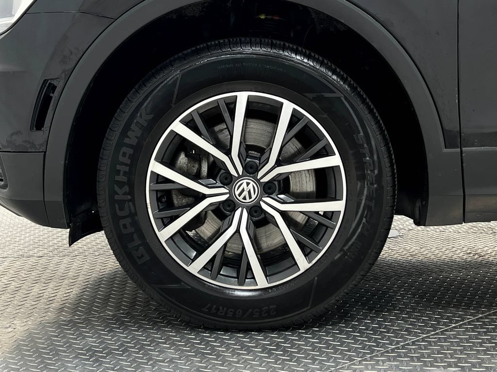 Used 2020 Volkswagen Tiguan SE AWD/4WD image 36