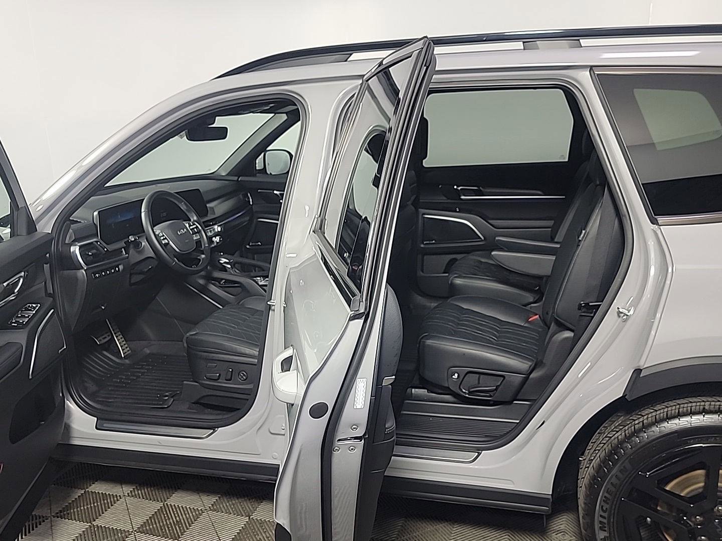 Used 2025 Kia Telluride SX X-Line image 17