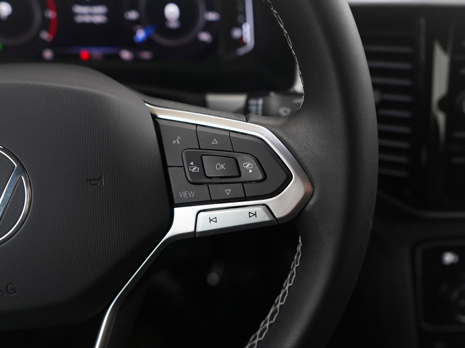 Used 2023 Volkswagen Atlas Cross Sport SE image 27