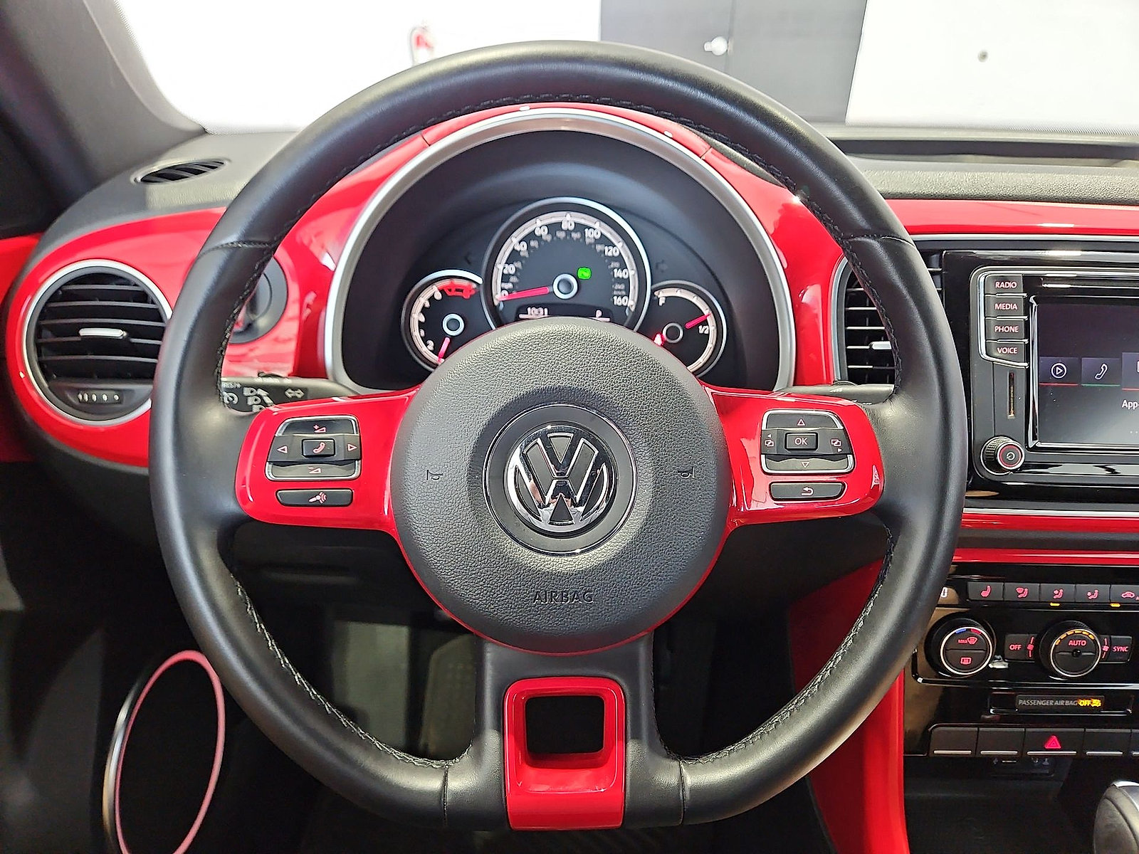 Used 2019 Volkswagen Beetle 2.0T SE FWD image 21